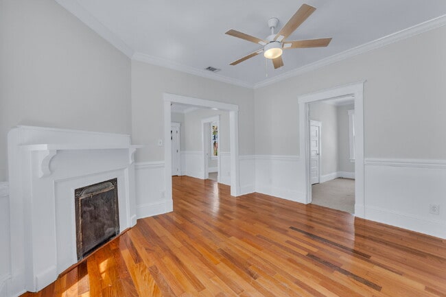 Building Photo - Cozy craftsman bungalow on Seiler Ave