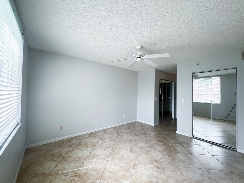 Building Photo - 1265 Wildwood Lakes Blvd
