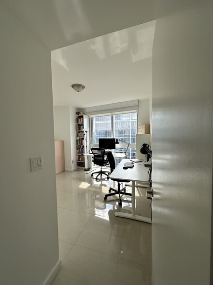 Building Photo - 475 Brickell Ave