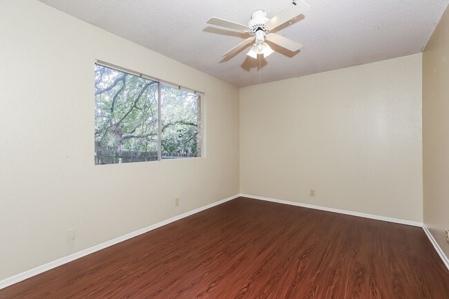 Building Photo - Rare Hill Country Gem | Upgraded Duplex on a Quiet Cul-de-Sac
