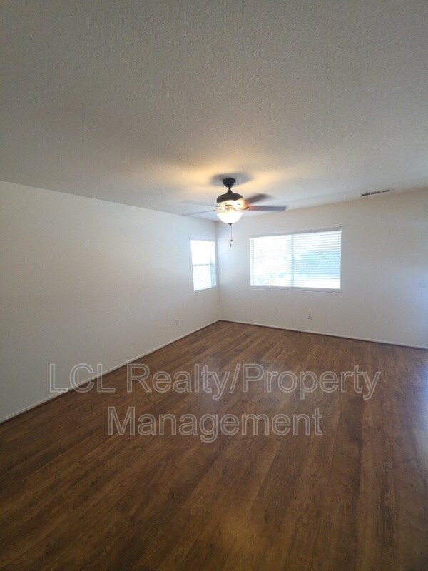 Building Photo - 26807 Mountain Glen Dr