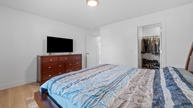 Building Photo - Introducing a charming 2-bedroom, 1-bathro...