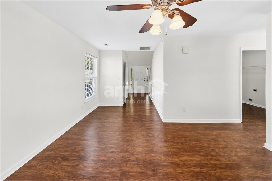 Building Photo - 1442 Deer Forest Dr
