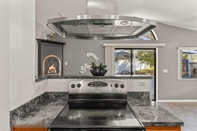 Building Photo - 4405 Plumosa St