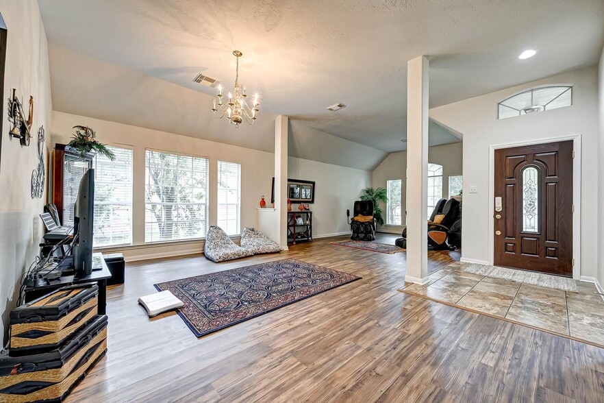 Building Photo - 1410 Greenway Village Dr