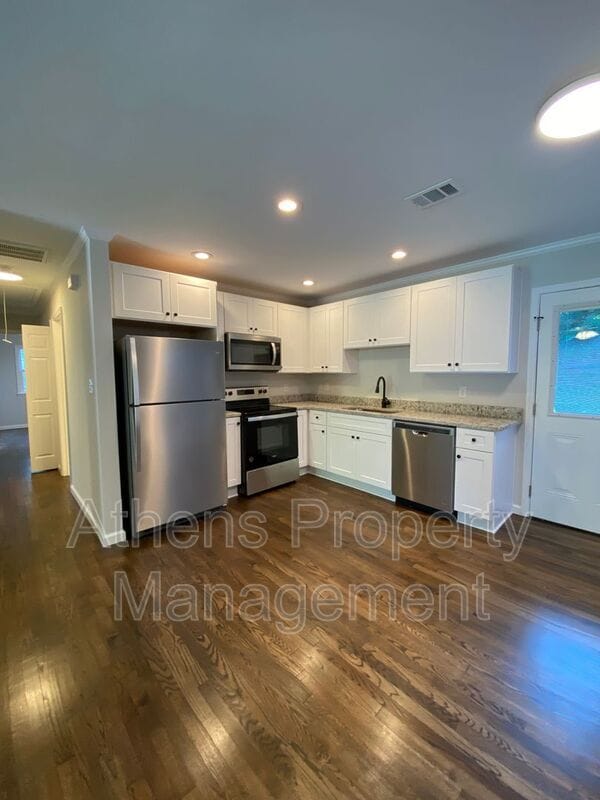 Building Photo - 255 Bailey St