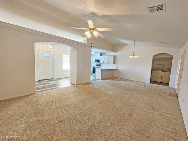 Building Photo - 380 Round Up Ct