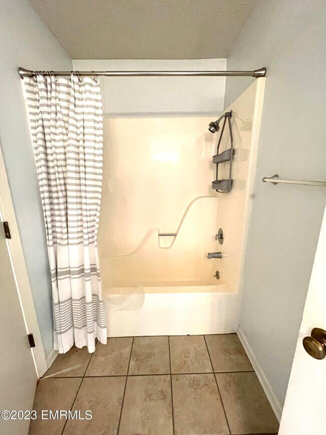 Building Photo - 4500 Russell Topton Rd