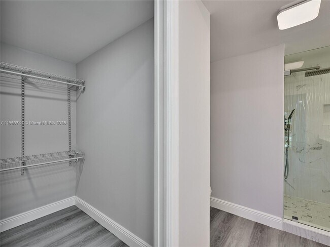 Building Photo - 5380 Cedar Lake Dr
