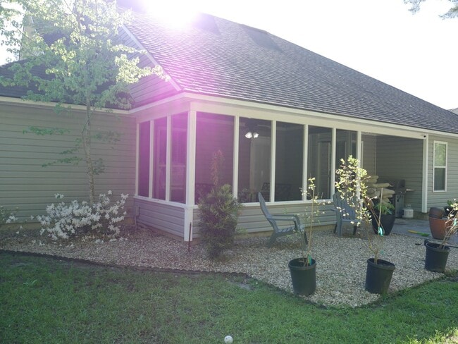 Building Photo - 4 bedroom home in Crestwood S/D