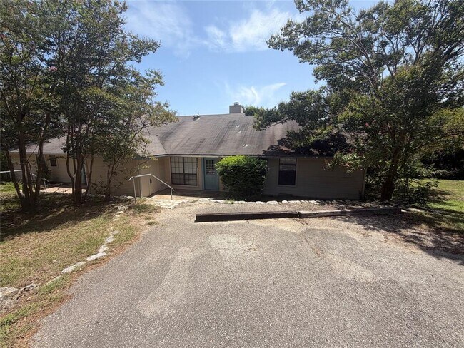 Building Photo - 11101 Oak Branch Dr
