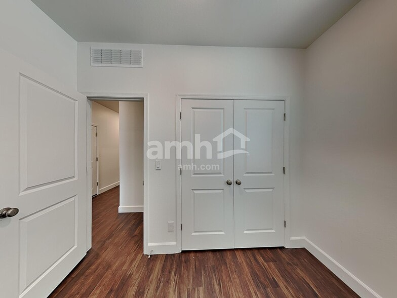Building Photo - 17165 W Lawrence Ln