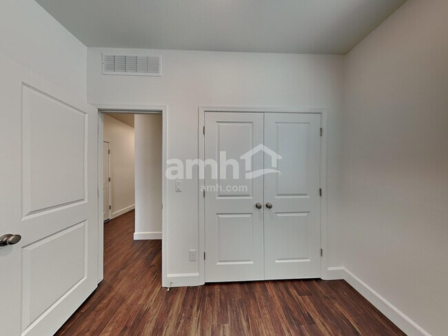 Building Photo - 17165 W Lawrence Ln