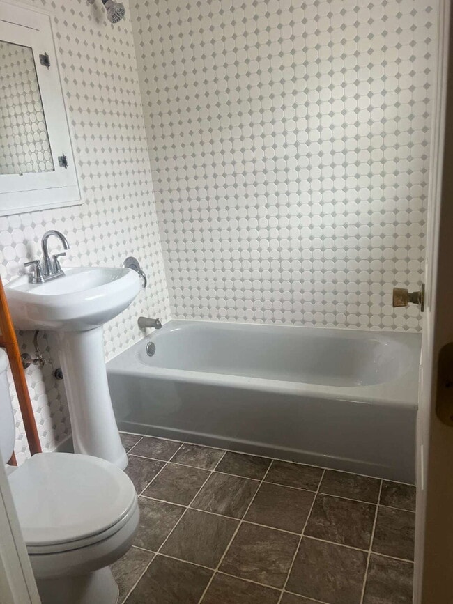 Building Photo - Cute 1 bedroom, 1 bath house close to downtown