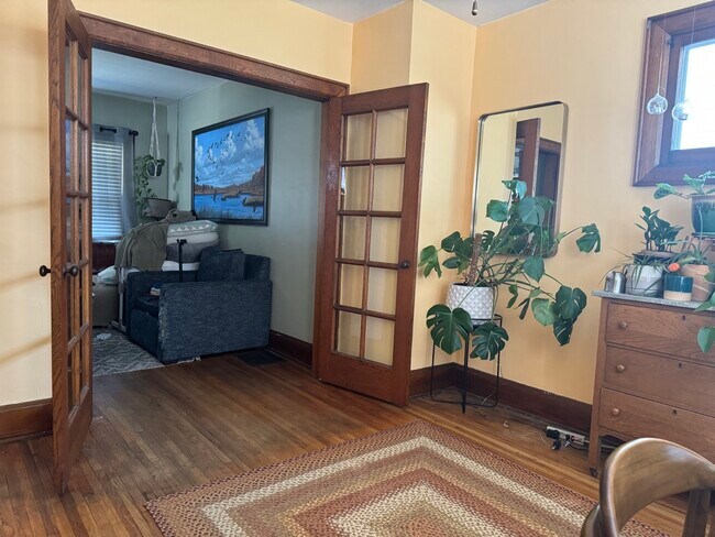 Building Photo - 265 E Markison Ave