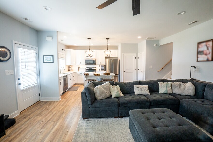 Building Photo - 1068 Brownstone Ln