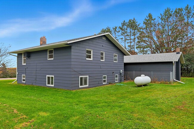 Building Photo - 1681 Mahogany St