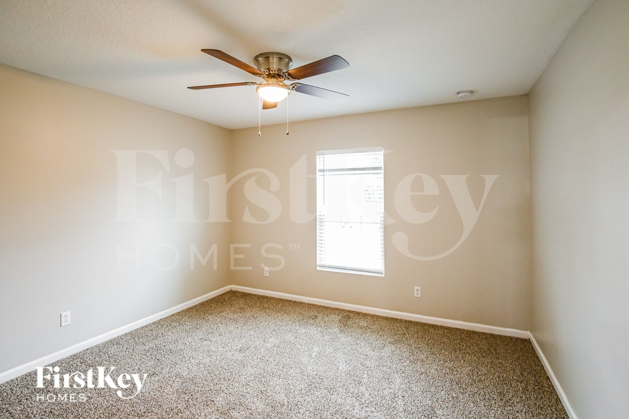 Building Photo - 931 SE Thornhill Dr