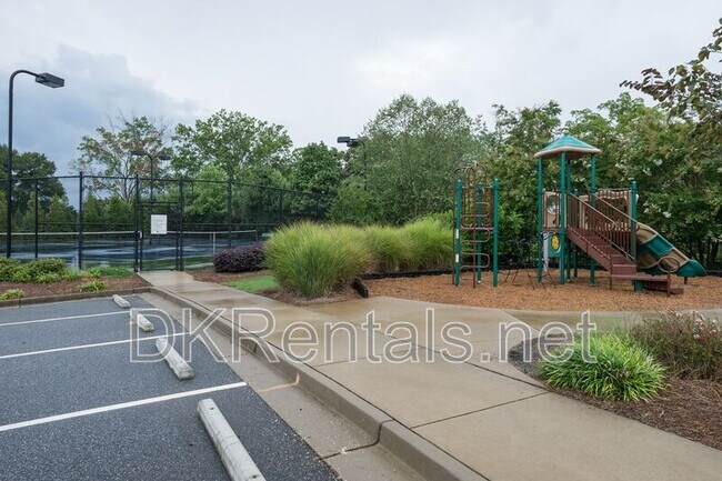 Building Photo - 508 Blackberry Ln