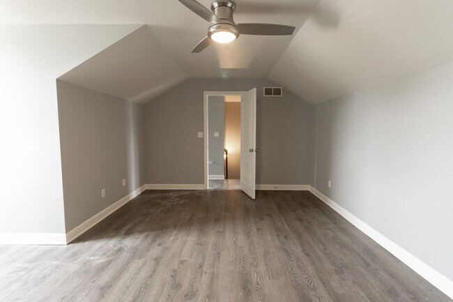 Building Photo - Condominium Convenience in Columbia!