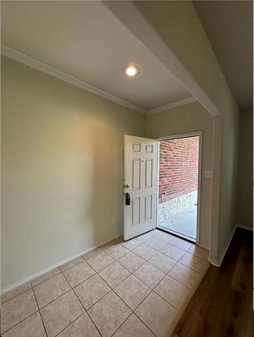 Building Photo - 2400 Lohani Ln