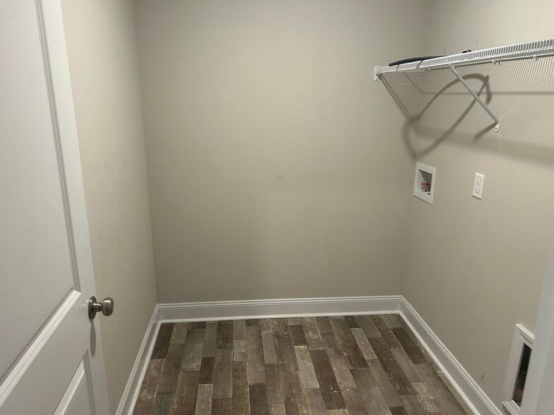 Building Photo - 644 Barlow Rd