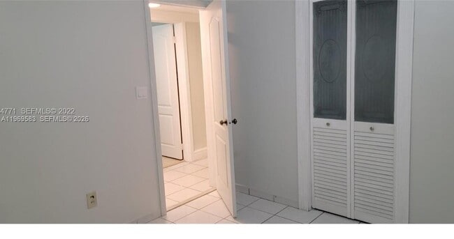 Building Photo - 10835 SW 41st Terrace