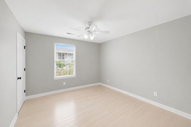 Building Photo - 353 9th Ave N