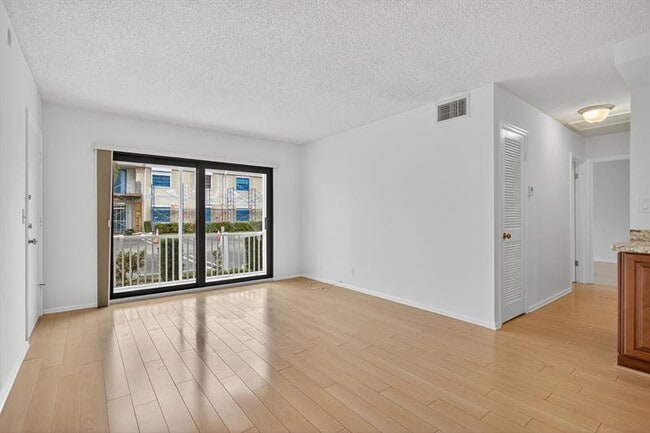 Building Photo - 130 Cypress Club Dr