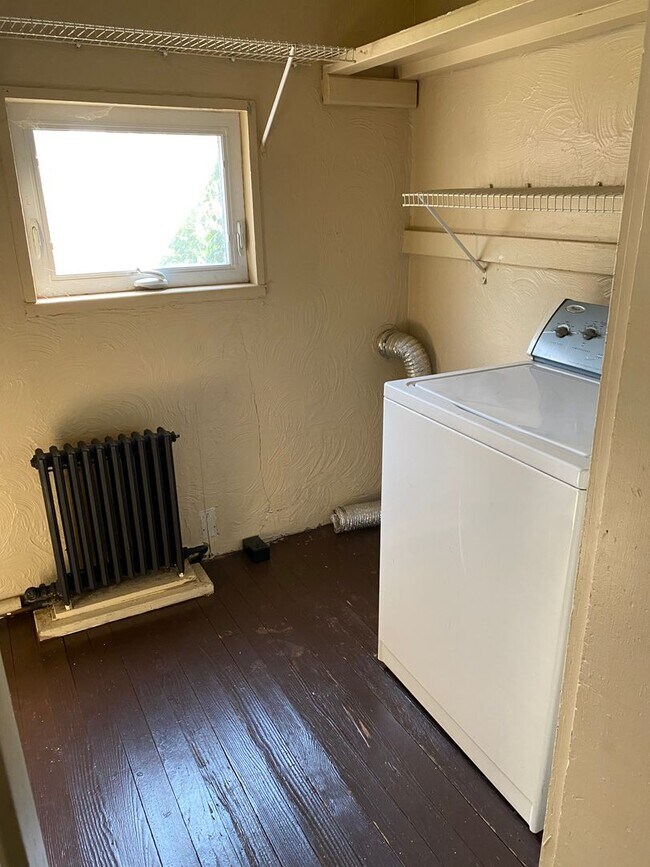 Building Photo - 331 Garfield St