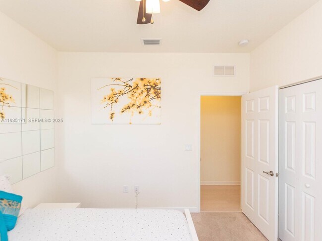 Building Photo - 12320 S Village Cir