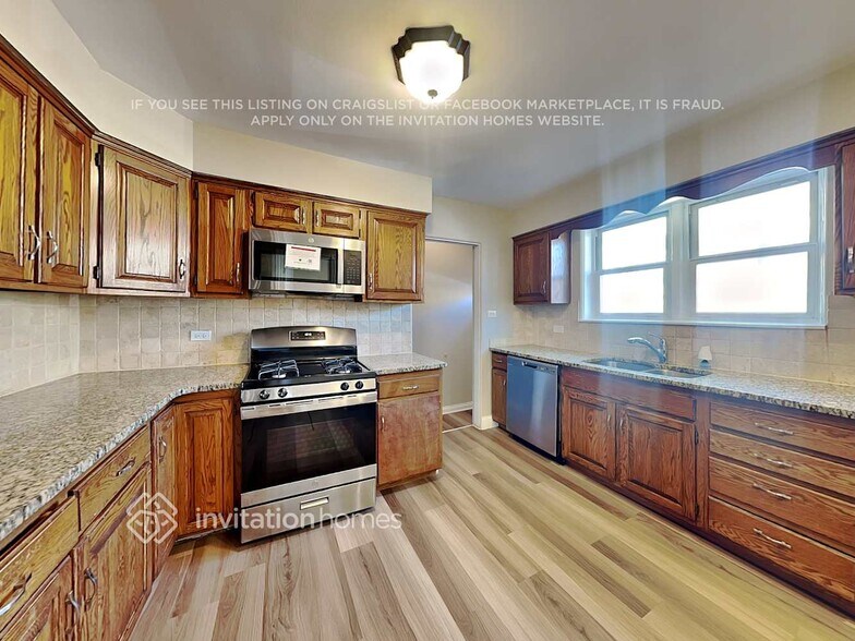 Building Photo - 2652 Maple St