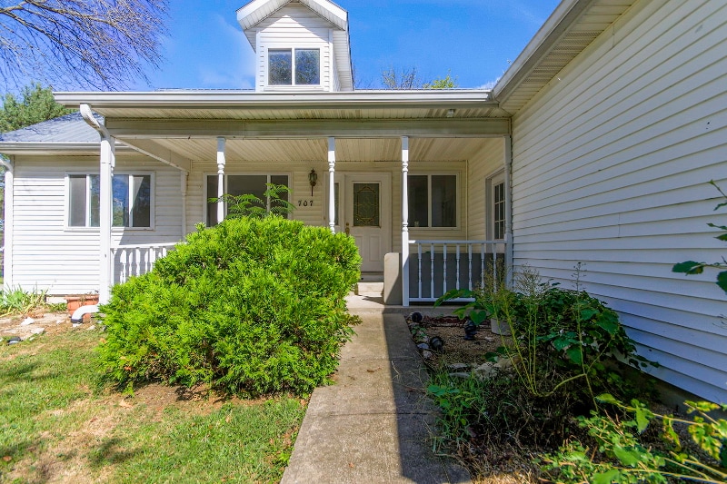 Building Photo - 707 E Brick St