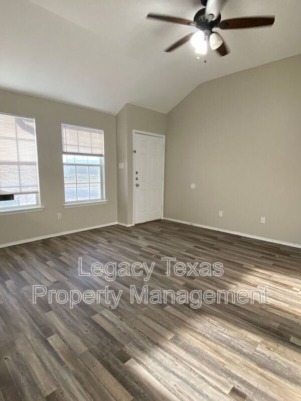 Building Photo - 641 Woodard Ave