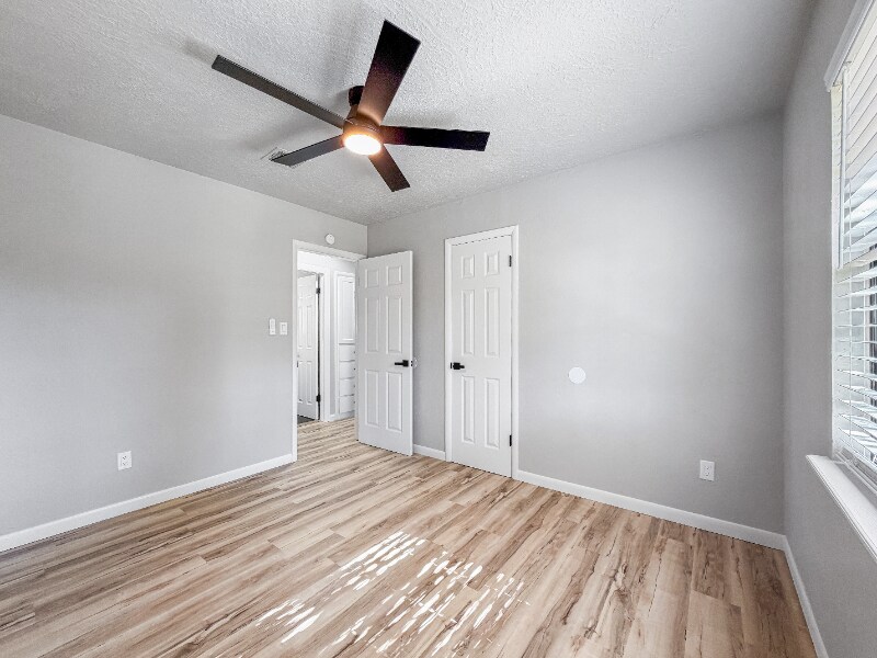 Building Photo - 1702 W Boyd St