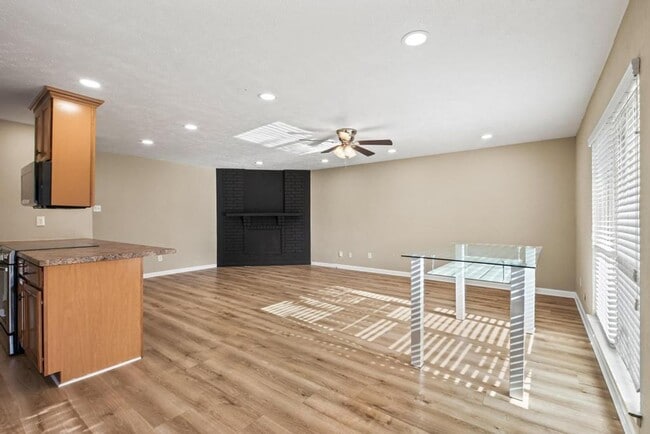 Building Photo - Spacious 3-Bedroom Home in The Colony – Available Now!