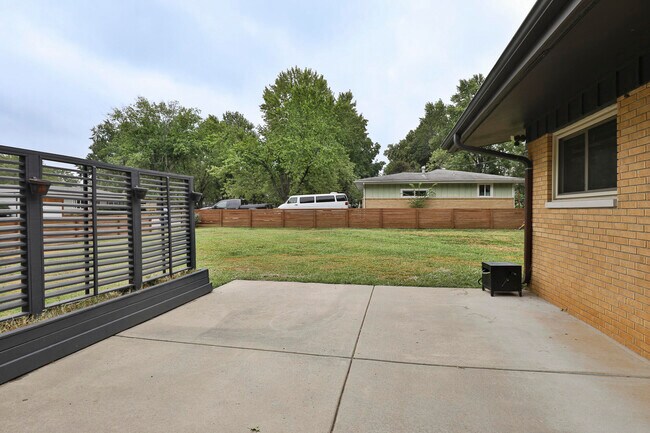 Building Photo - 1936 E Greenwood St