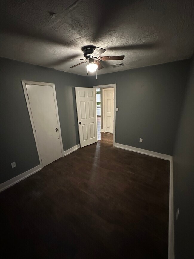 Building Photo - 165 Pleasant Ct