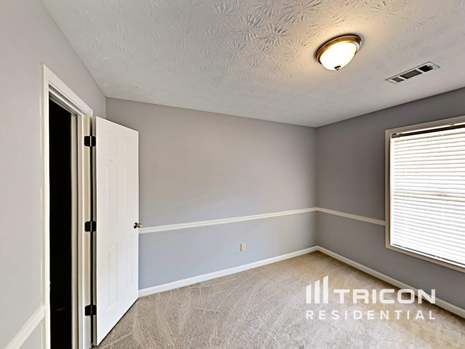 Building Photo - 15 Pine Valley Dr