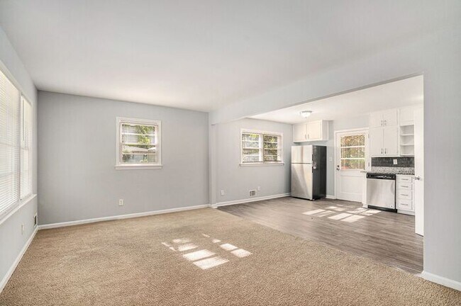 Building Photo - Renovated 4BR/2.5BA Home in Jonesboro!