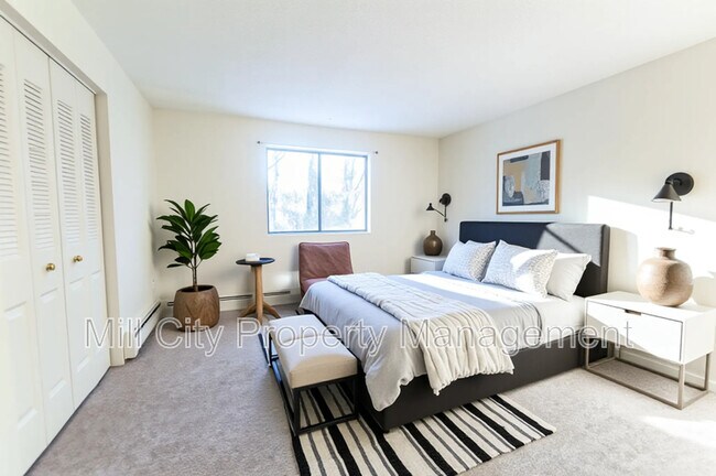 Building Photo - 23 Country Club Dr