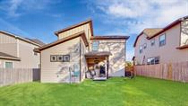 Building Photo - 311 Fairway Dr