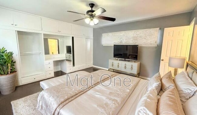 Building Photo - 4637 Central Ave