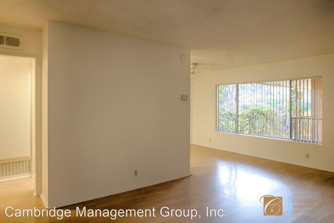 Building Photo - 554 Greenbrier Dr