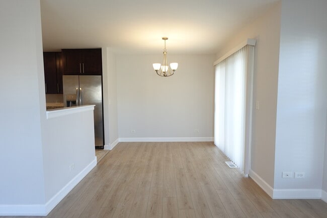 Building Photo - 881 Essex Cir