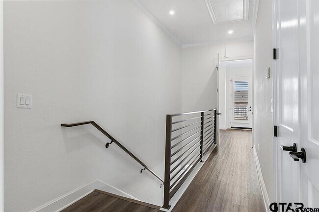 Building Photo - 522 W Erwin St