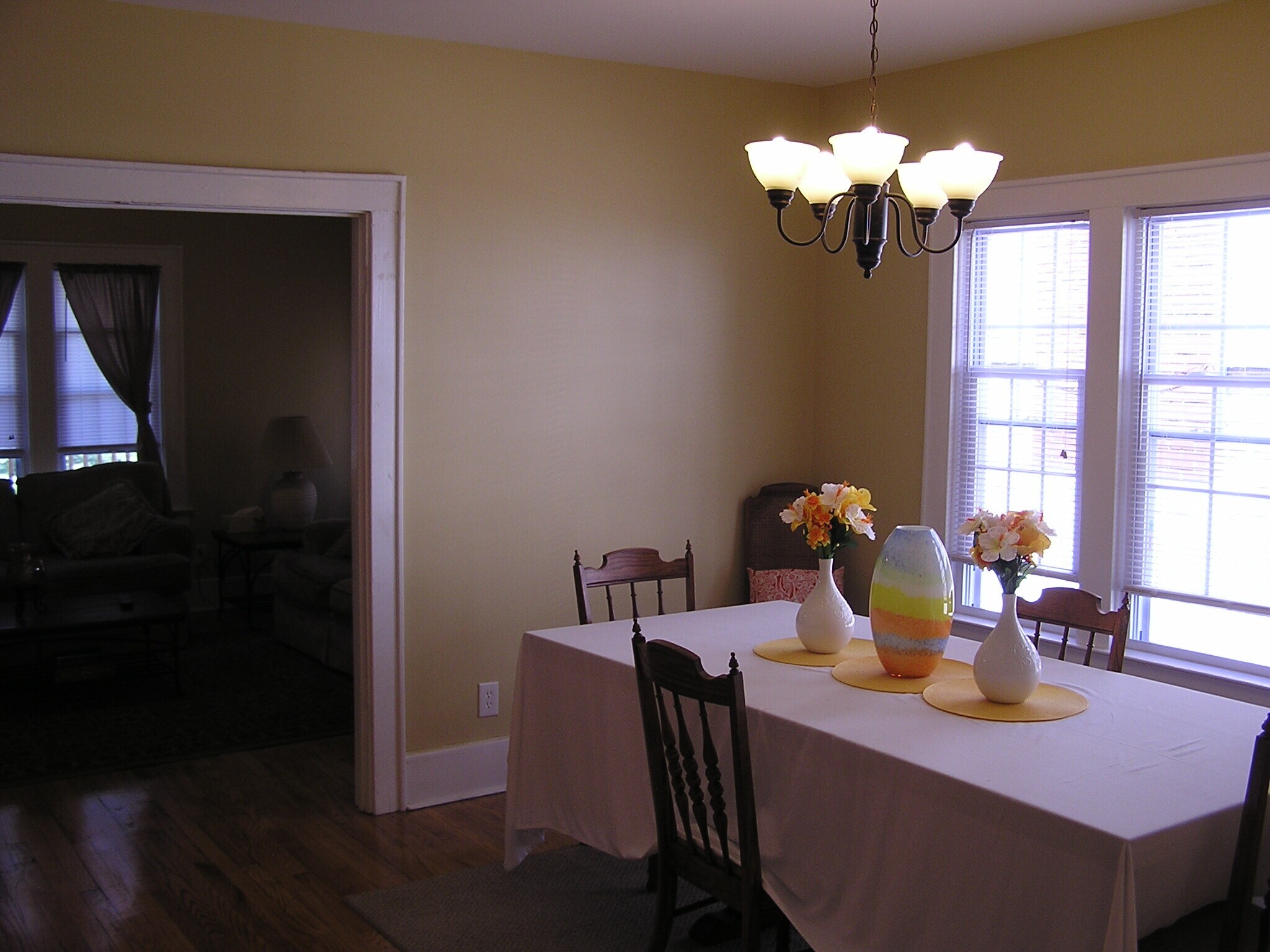 Building Photo - 425 Roosevelt Ave