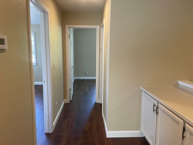 Building Photo - 4009 Shaker Run Cir