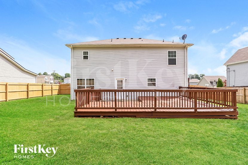 Building Photo - 307 Amit St