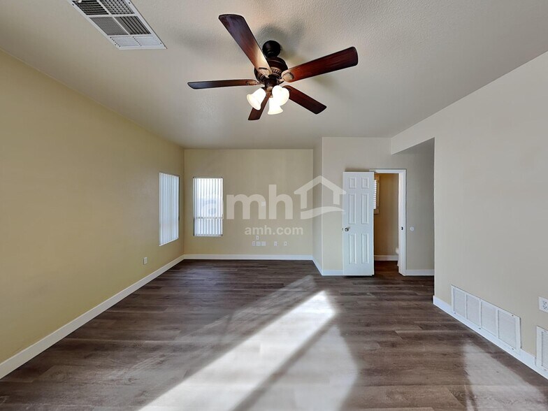 Building Photo - 9563 Lavarun Ct